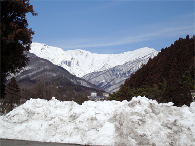 双耳峰である谷川岳