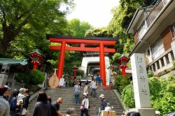 江島神社の鳥居と瑞心門