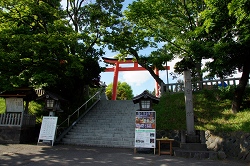 湯倉神社入口石段と鳥居